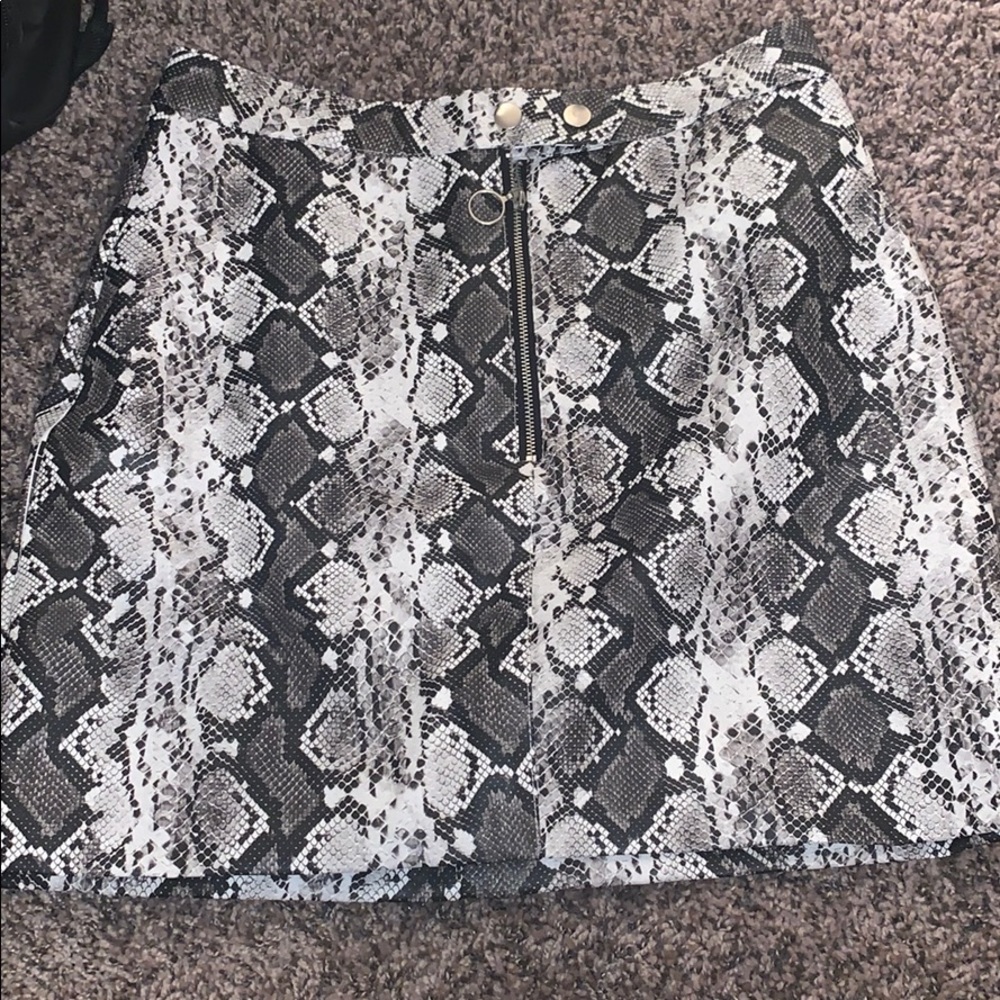 Medium snake print skirt